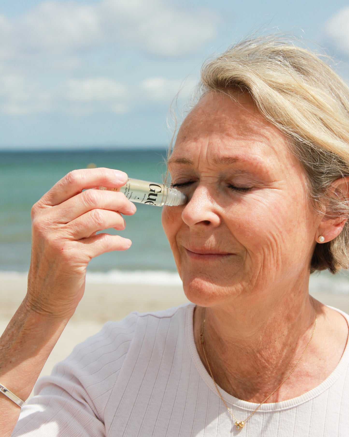 Eyes illuminate Intense Firming Serum