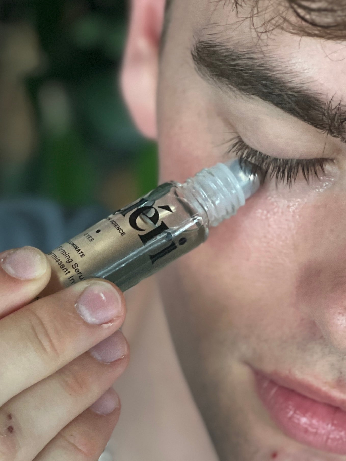 Eyes illuminate Intense Firming Serum